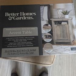 Better Homes &Garden Accent Table