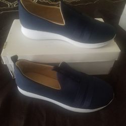 Dark Blue tennies Shoes Size 6