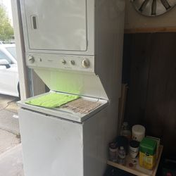 Frigidaire Washer Dryer Stacked Combo (READ)