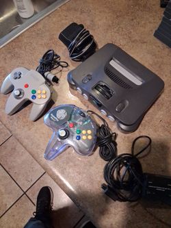 Nintendo 64 with two controllers and all hookups $95 pick up in Glendale fully tested