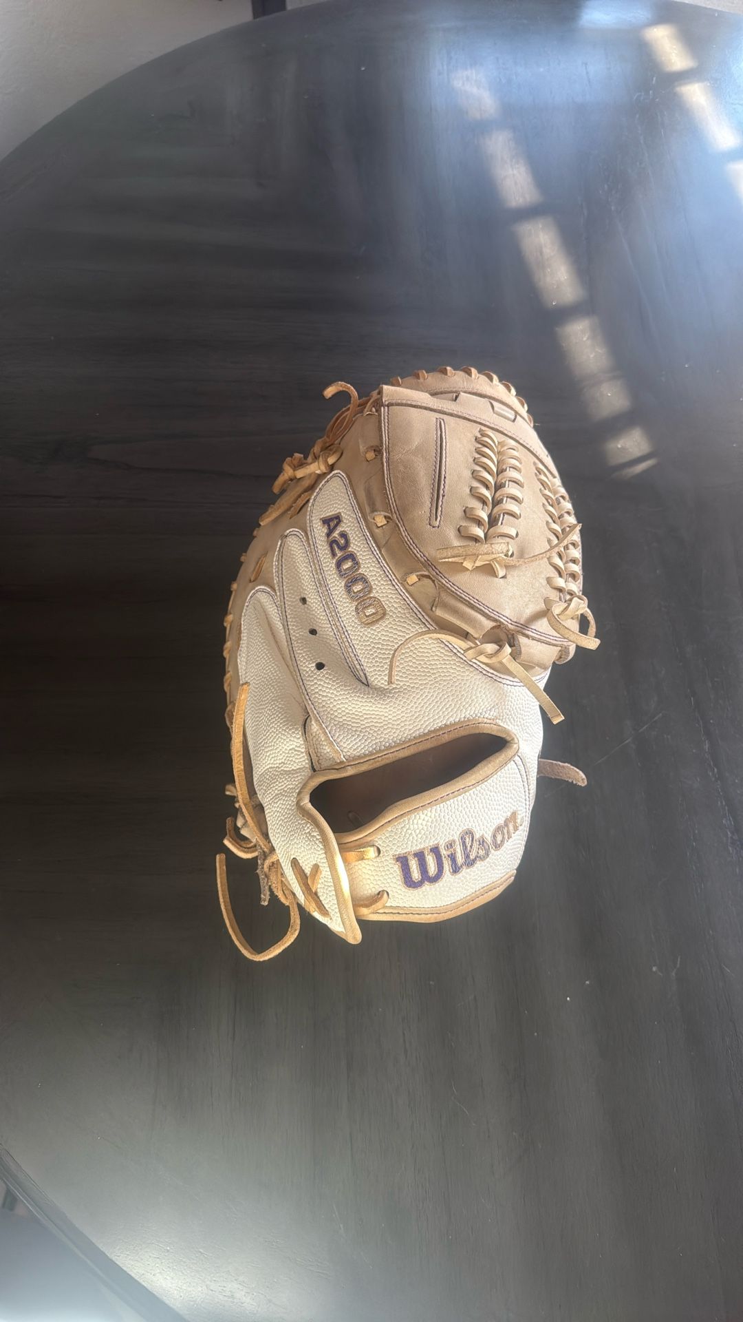 A2000 Catchers Glove