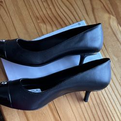 Brandnew Michael Kors Pumps Size 8
