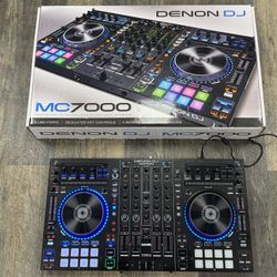Denon DJ MC7000 W/BOX PRIME  GO – Portable DJ Controller and Mixer