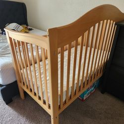 Baby Crib With Mattress 