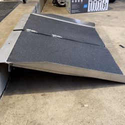 2’ Folding Aluminum Ramp 