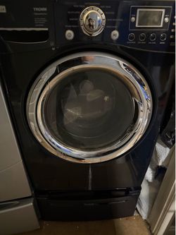 LG washing machine in  working condition. It washes  well.