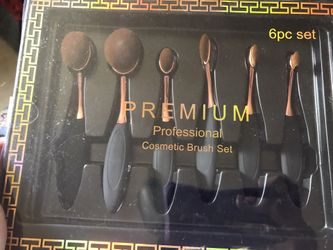 Makeup brushes
