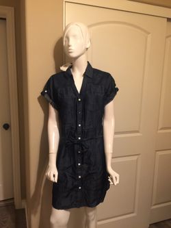 Woman’s dress size medium GUESS