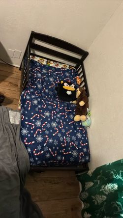 Toddler bed with mattress