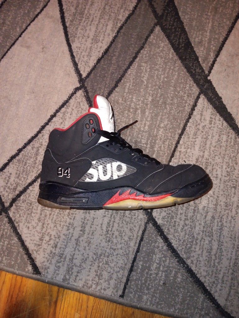 Size 10.5 Men Black Supreme Jordan 5
