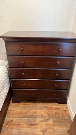 PALI Dark Wood 5-Drawer Chest Dresser