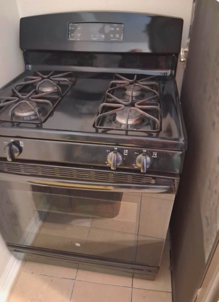 GE kitchen gas stove (black)