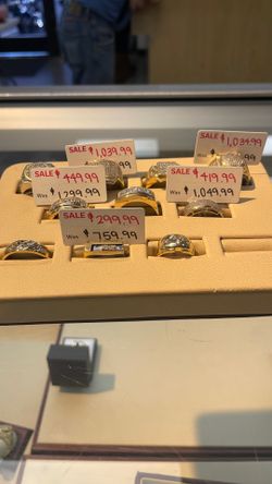 Diamond/gold rings
