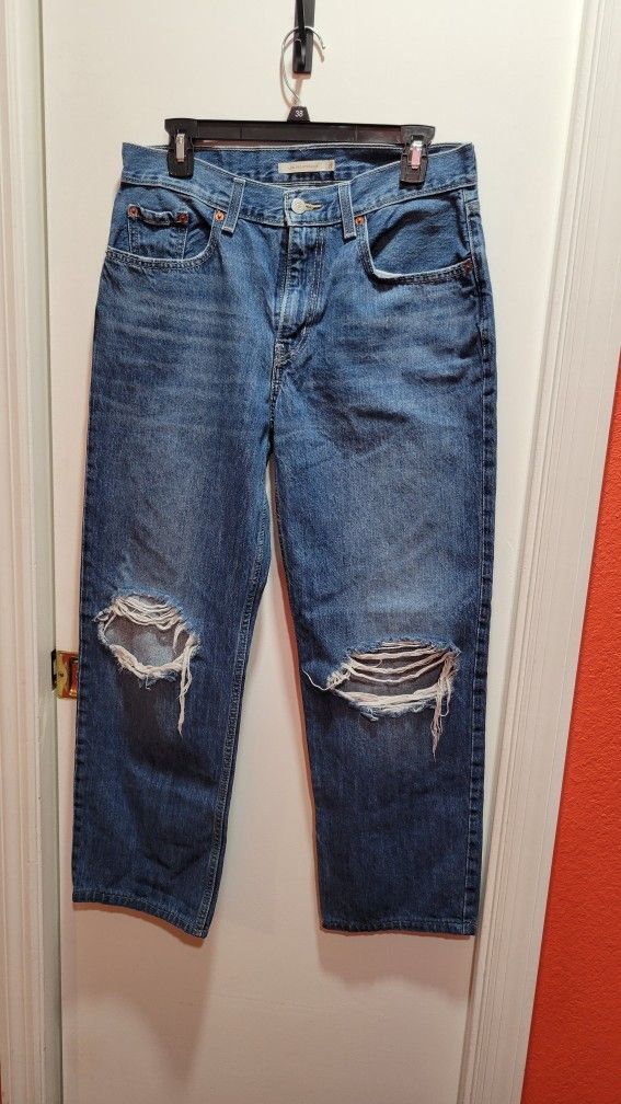 Levis Women's Ripped Straight Jeans
