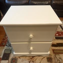 IKEA TYSSEDAL White 2-Drawer Nightstand / Bedside Table