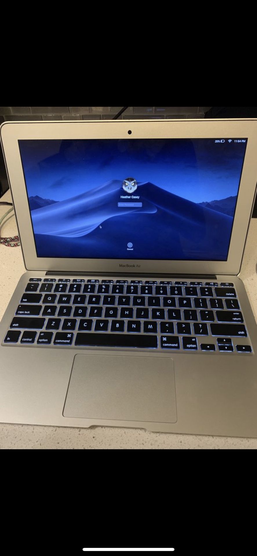 Apple MacBook Air MD711LL/B 11.6-Inch Laptop (4GB RAM, 128 GB HDD,OS X Mavericks) (Refurbished)