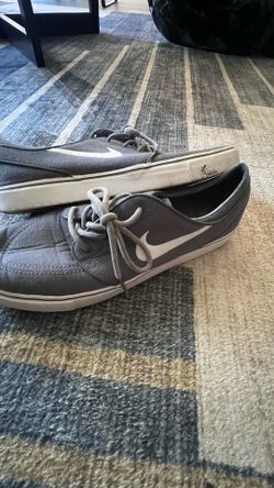Bundle of woman’s shoes