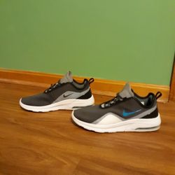 Nike Air Max Motion 2 Mens Running Shoe
