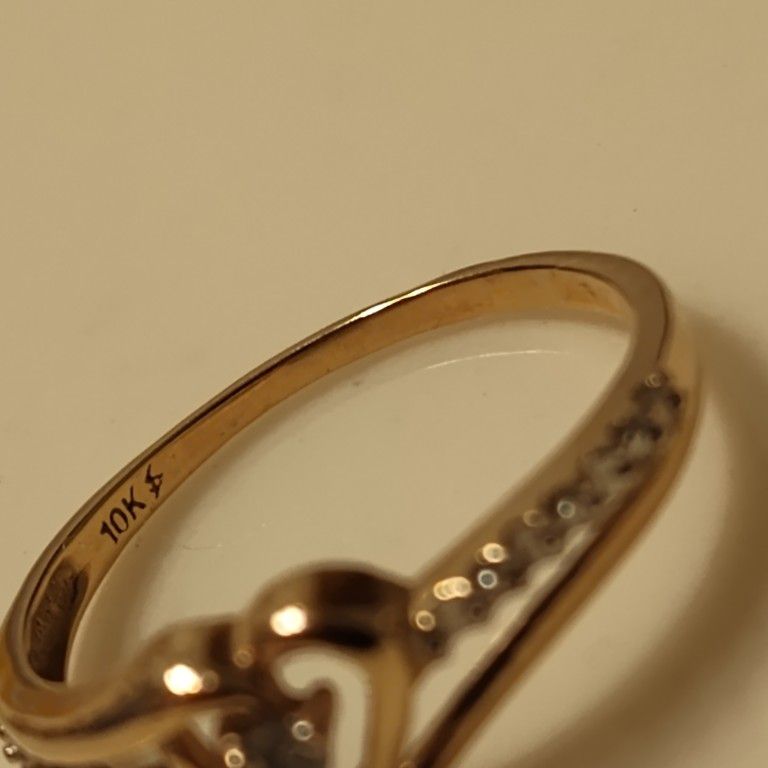 Women's 10k Diamond Heart Ring