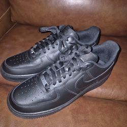 Black Air Force 1 '07 (Size 10.5)