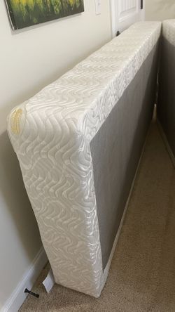 Spring Box   Twin  Size . High Quality . Great Condition . Clean . Free