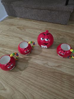 M&m super jar with 3 cups