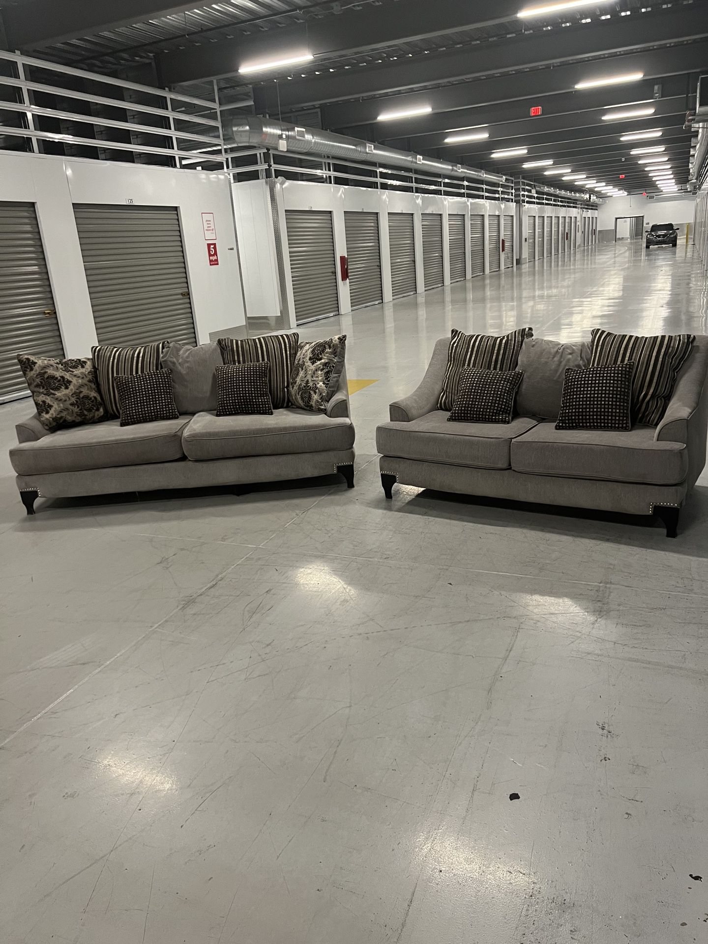 Nice Sofa Set - CAN DELIVER 