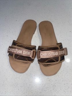 Pre-Owned Women’s Christian Dior Dio(r)evolution slide sandals in a nude Size 38 euro U.S. 7.5/8