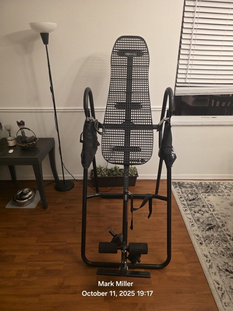 InVertio Back Stretching Machine 
