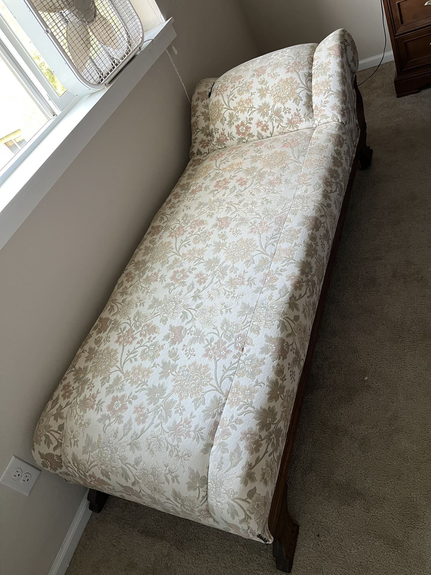 Chaise Lounge 