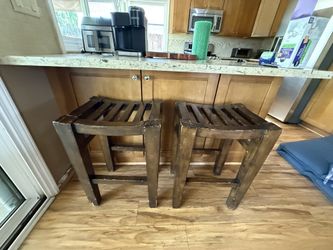 Bar stools - pick up Saturday April 18 between 7-11 am ONLY