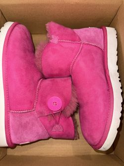 Pink UGG - Size 7
