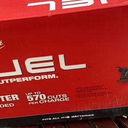 Milwaukee M18 FUEL 18-Volt Lithium-Ion Cordless 7-1/4 in. Rear Handle Circular Saw (Tool-Only) Solo herramienta