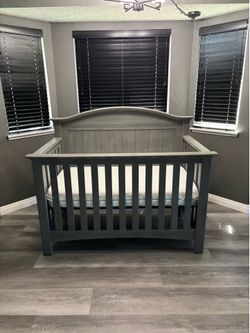 Soho Baby Chandler 4 in 1 Convertible Crib - Graphite Gray