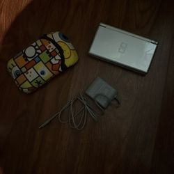 Nintendo DS Lite With Charger & Stylus