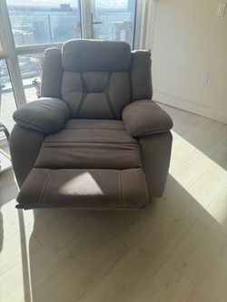 Plush Gray Manual Recliner Chair – $75