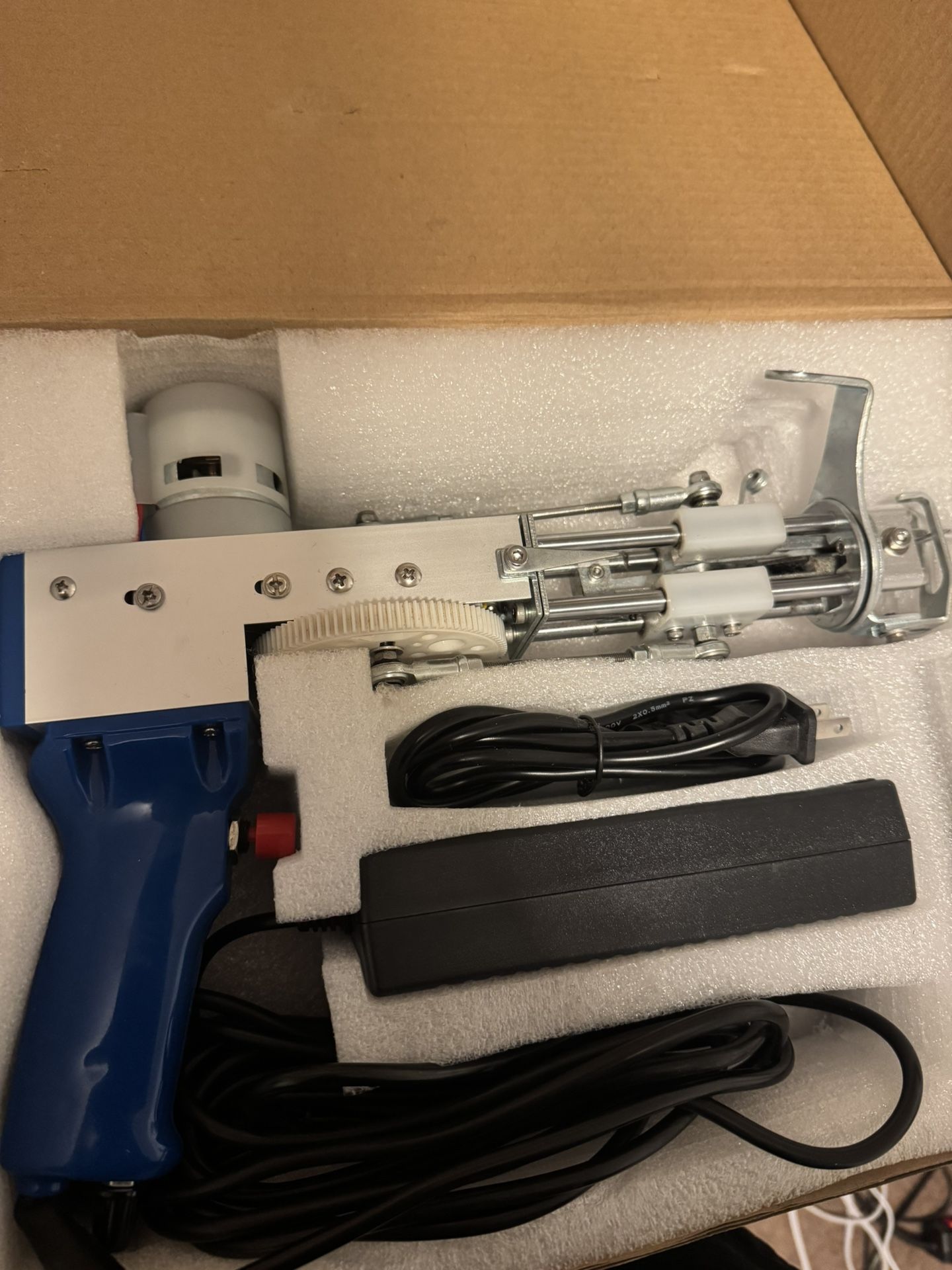 Tufting gun