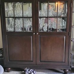 Kinkaid Somerset China Cabinet-Espresso 