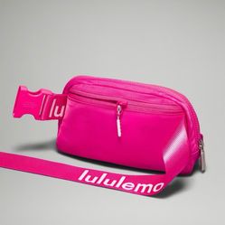 Sonic Pink shops Lululemon Everywhere Belt Bag / Sonic Pink Belt Bag