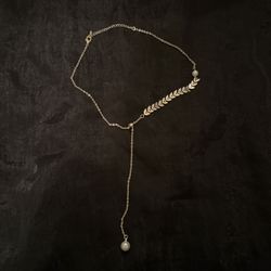 Elegant Gold Leaf Pendant Necklace