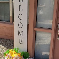 Welcome Home Sign & Plant Holder