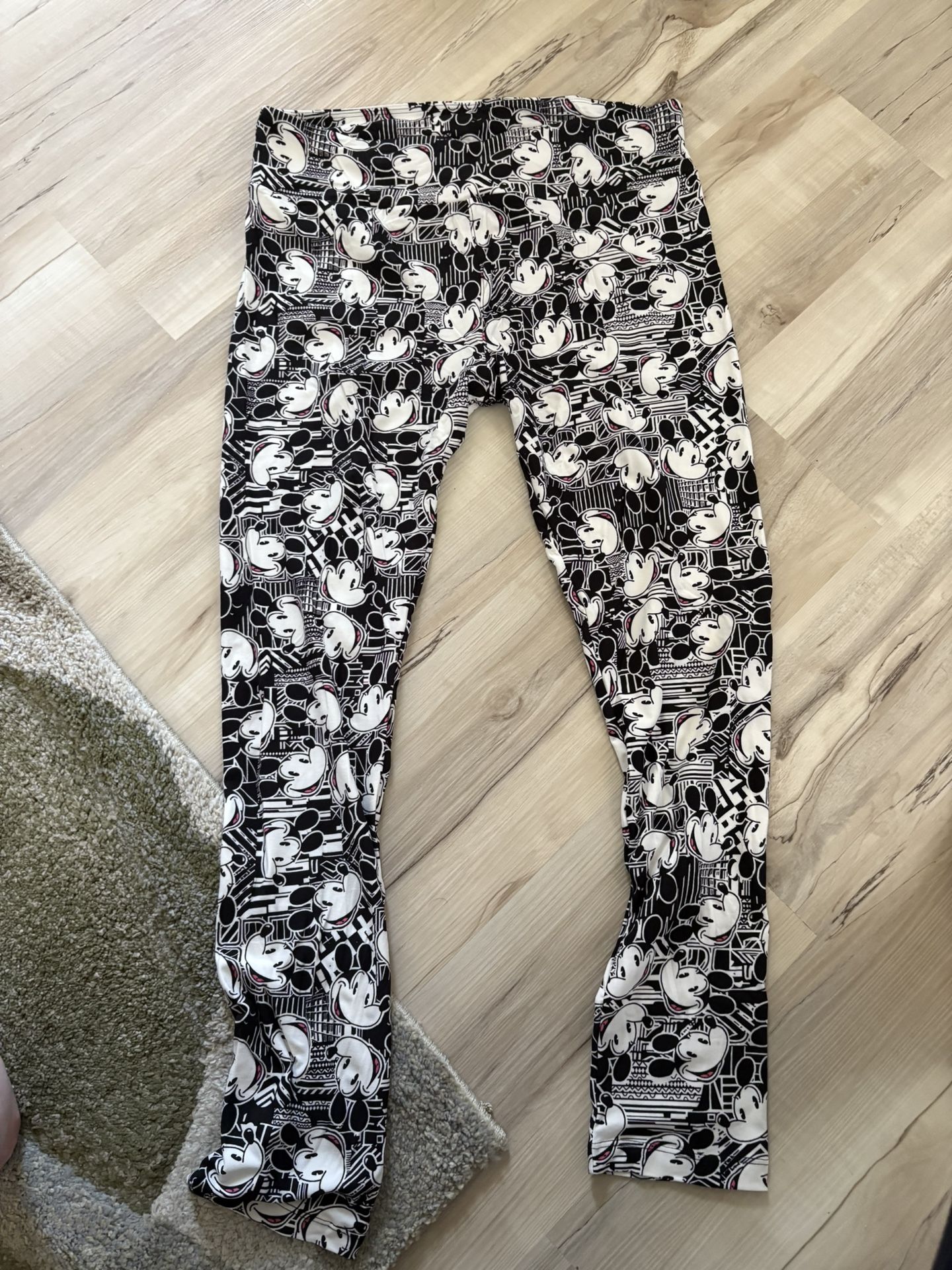 New! LuLaRoe Disney Mickey Mouse Leggings TC