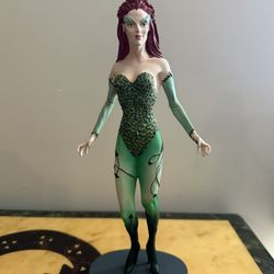1997 , Poison Ivy Statue  Warner Bros Exclusive  12-13 Inch’s