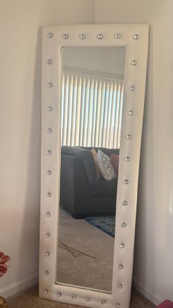 Diamond studded mirror