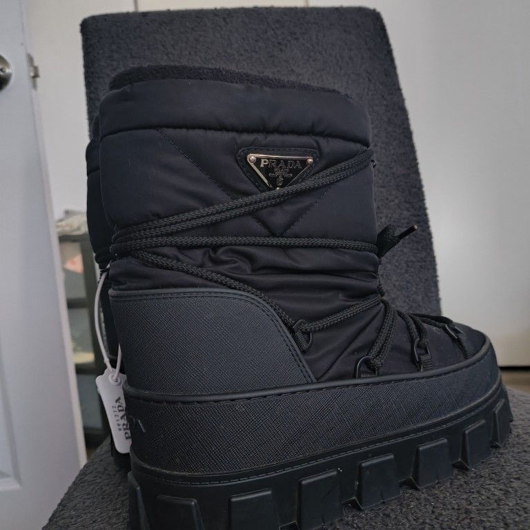 Women's Size 8 Prada Booots