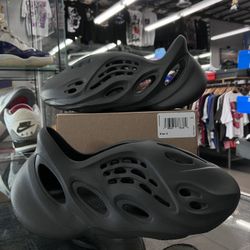 Women’s Adidas Yeezy Foam RNR Carbon