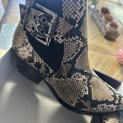 Boots Womens boots size 7