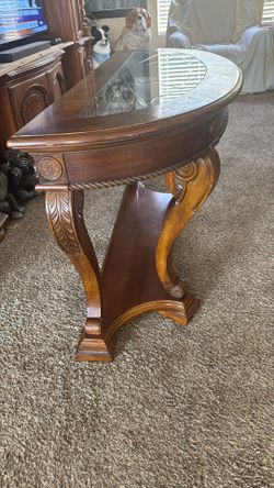 Beautiful Sofa Table In Excellent Condition