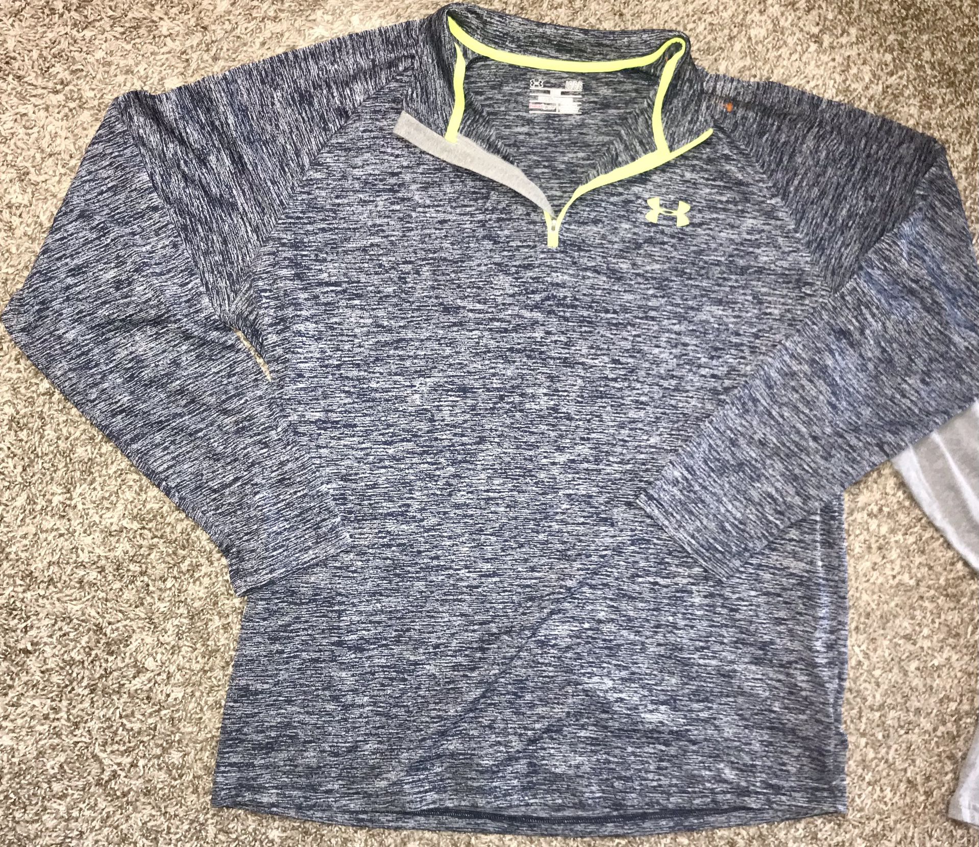 Womens Under Armour Shirt.  Size Large