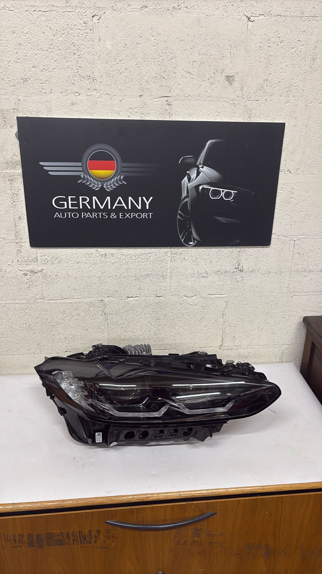Bmw G22 Rh headlight Oem complete.